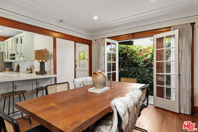 919 Venezia Avenue, Venice CA: https://media.crmls.org/mediaz/48505bdd-3dda-4eee-a56b-fbadd32c7ed6.jpg