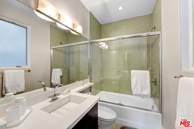 841 N Crescent Heights Boulevard, Los Angeles CA: https://media.crmls.org/mediaz/48506b17-2dba-4f90-81f4-b768cdf906c0.jpg