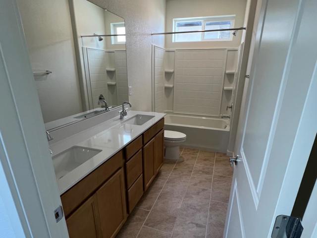 2800 High Tide Avenue, Sacramento CA: https://media.crmls.org/mediaz/48509622-11a5-4b9d-8b58-4b836989d1c6.jpg
