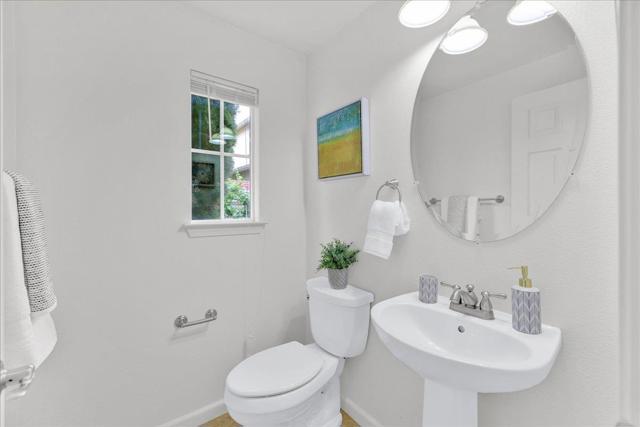 541 Ravenna Way, Hayward CA: https://media.crmls.org/mediaz/4851eec8-a4d1-4693-9fbe-4b324014d76e.jpg