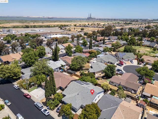 56 Amelia Way, Pittsburg CA: https://media.crmls.org/mediaz/48524146-78d7-45cd-a4f5-2669efe16fa6.jpg
