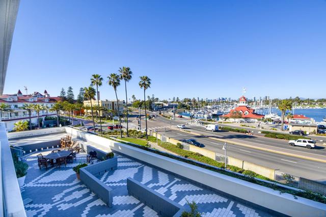 1710 Avenida Del Mundo, Coronado CA: https://media.crmls.org/mediaz/48527fe0-87a7-4e1d-9733-d87c2cfd680b.jpg