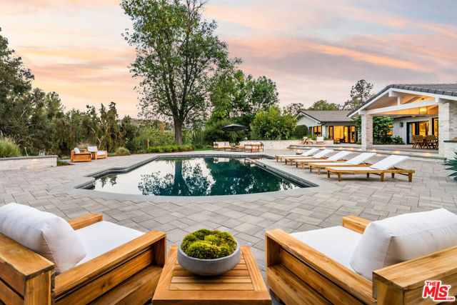 24884 Jim Bridger Road, Hidden Hills CA: https://media.crmls.org/mediaz/4852cb4b-3a3a-48f1-bbf0-5897c7b5d42b.jpg
