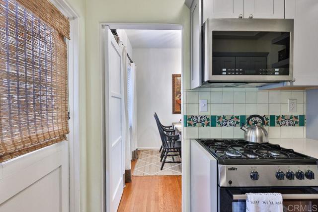 751 G Avenue, Coronado CA: https://media.crmls.org/mediaz/4852df40-d192-4564-9bf3-0a65982adfbf.jpg