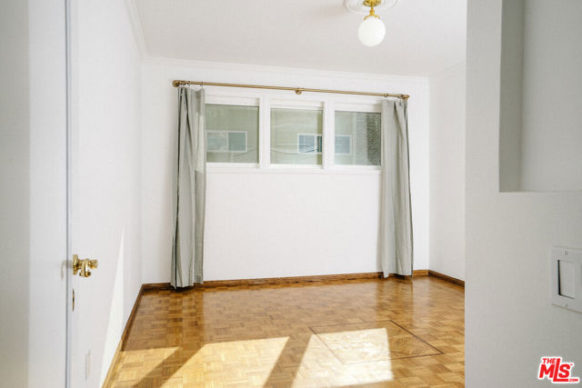 1242 S Barrington Avenue, Los Angeles CA: https://media.crmls.org/mediaz/485301cf-3262-432b-86ff-cfcb508d2e0a.jpg
