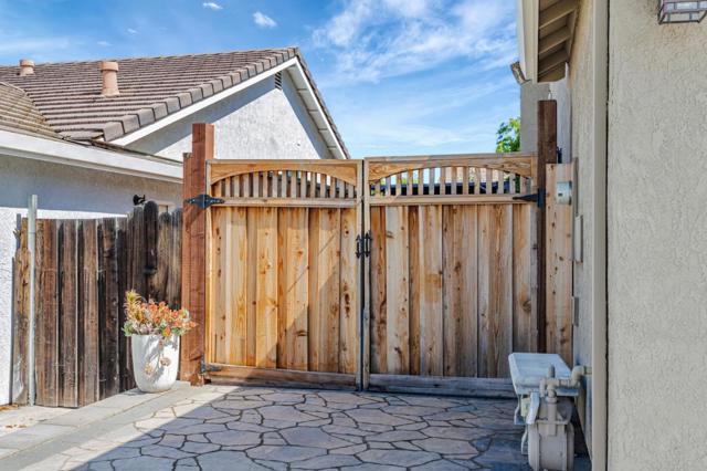 1700 Hemlock Court, Hollister CA: https://media.crmls.org/mediaz/48530e85-8766-4d4e-8319-8db033093adf.jpg