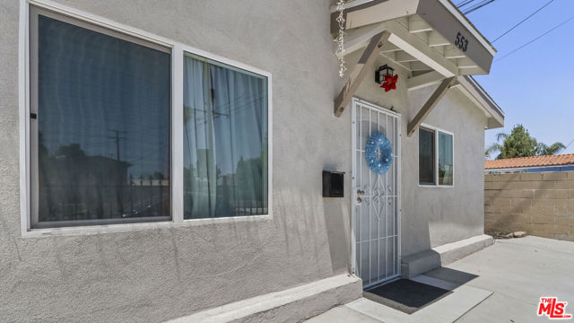 891 E 6th Street, Pomona CA: https://media.crmls.org/mediaz/485339cd-4204-4a0f-8afd-617a3fe5d7fa.jpg