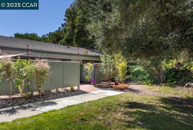 2432 Pine Knoll Dr, Walnut Creek CA: https://media.crmls.org/mediaz/4853ca0b-0199-41d7-bdd0-7cdae7959517.jpg