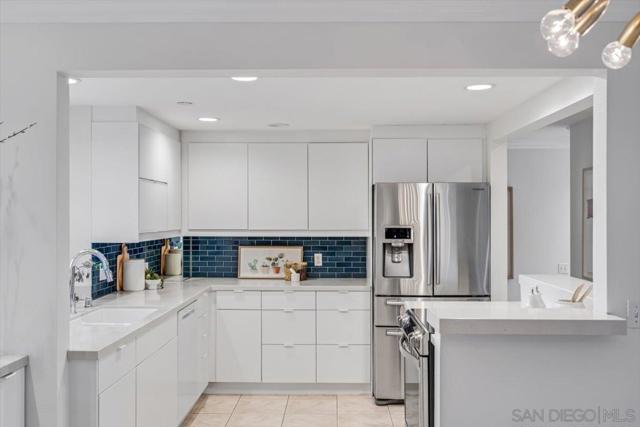 7550 Eads Ave, La Jolla CA: https://media.crmls.org/mediaz/4854231e-8454-448d-bfa3-952ac41d6369.jpg