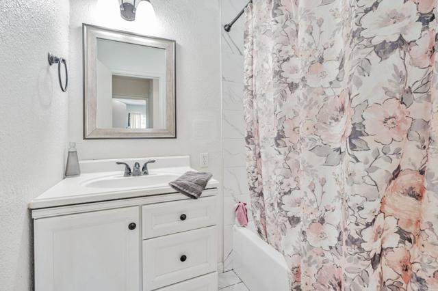 2105 Geneva Drive, Modesto CA: https://media.crmls.org/mediaz/485517bb-0280-4d55-b484-69300c4db113.jpg