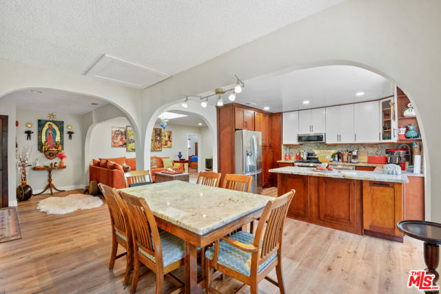 10039 La Rosa Drive, Temple City CA: https://media.crmls.org/mediaz/4855f0b8-baf7-40e0-861c-9e0c710a4031.jpg