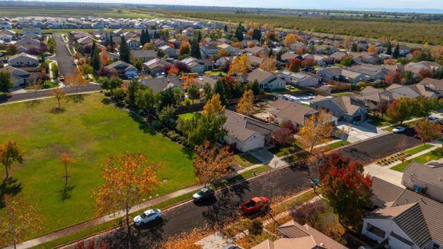 1078 Silver Spur Way, Plumas Lake CA: https://media.crmls.org/mediaz/485670b7-89d1-49eb-a32b-ed780c2a7941.jpg