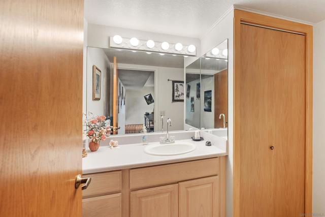 12982 Polvera Ct, San Diego CA: https://media.crmls.org/mediaz/48567795-952e-4407-98ef-32e0aa4cc0d6.jpg