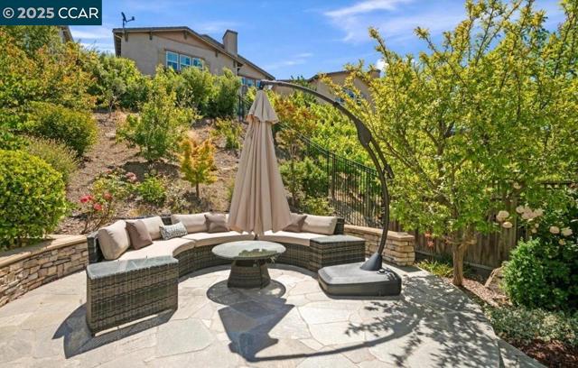 130 Arundel Dr, Hayward CA: https://media.crmls.org/mediaz/4857410e-9d4d-44cf-995c-065f83ba1a87.jpg