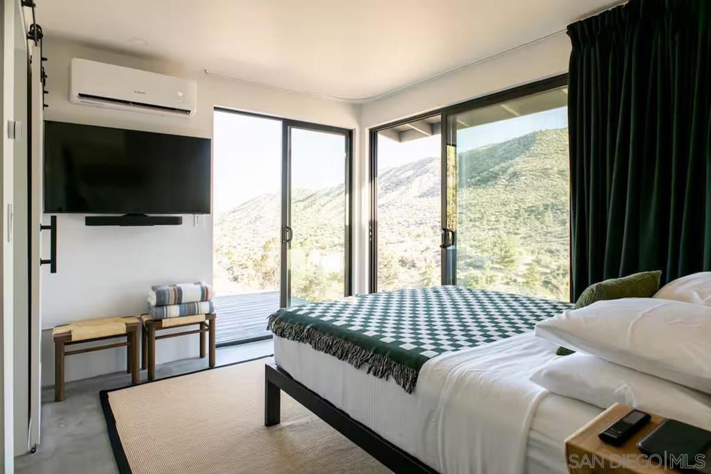 MLS #250043924SD image #25