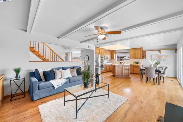 36092 Blair Pl, Fremont CA: https://media.crmls.org/mediaz/48577f68-da06-446d-b7e0-b8e4d3fabdf5.jpg