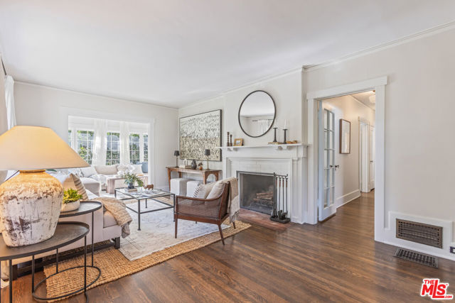 601 S Hudson Avenue, Pasadena CA: https://media.crmls.org/mediaz/48586157-da01-4fba-b2d7-8db51f250b10.jpg