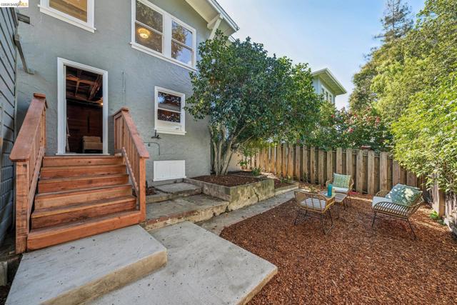 21 Portsmouth Road, Piedmont CA: https://media.crmls.org/mediaz/48586fb4-b658-4cd7-8e45-79ed5ace2c72.jpg