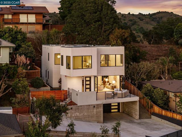 158 Lawson Road, Kensington CA: https://media.crmls.org/mediaz/48591387-ec1c-440a-9f59-00d763001df8.jpg