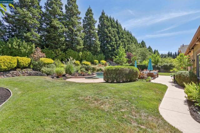 132 Victoria Pl, Danville CA: https://media.crmls.org/mediaz/485a4d55-6306-481f-b4f3-6974d6b2493a.jpg
