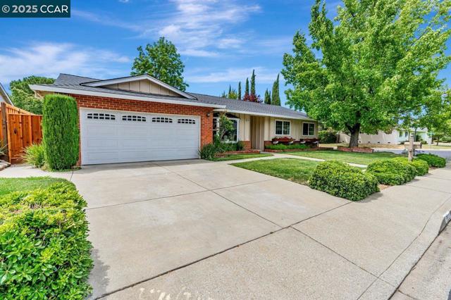 3812 Fernwood Ct, Concord CA: https://media.crmls.org/mediaz/485ad9cb-6962-4523-9e03-a14a549e29ca.jpg