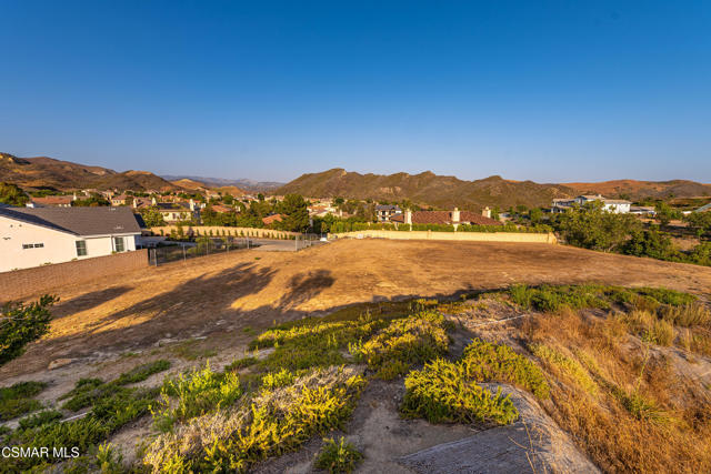 4221 Goldstone Lane, Simi Valley CA: https://media.crmls.org/mediaz/485bdaff-3d4e-486b-9d4b-200891170555.jpg