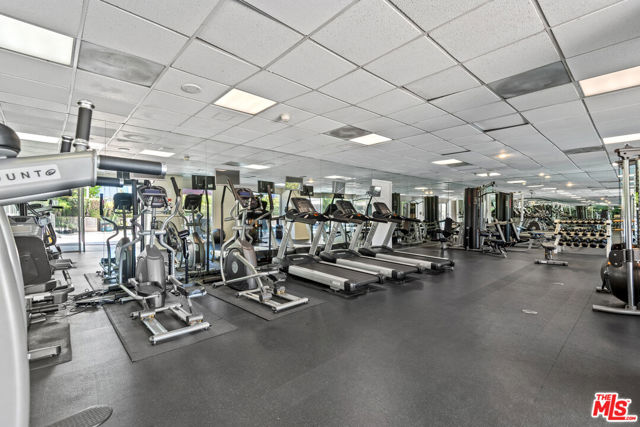 865 Comstock Avenue, Los Angeles CA: https://media.crmls.org/mediaz/485d02fb-2096-48b9-acec-743163911348.jpg