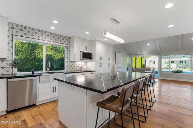 568 Bristol Avenue, Simi Valley CA: https://media.crmls.org/mediaz/485db8e4-6489-4dc1-8020-4669d3f04164.jpg