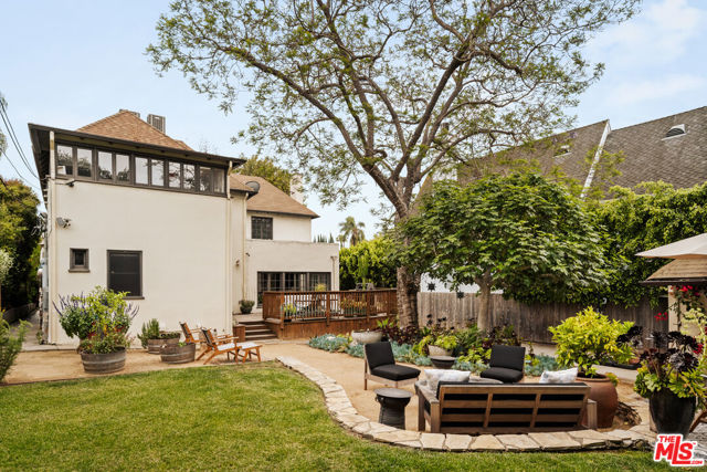 847 S Longwood Avenue, Los Angeles CA: https://media.crmls.org/mediaz/485dcdaa-e4c4-4462-8332-f37a3b991eb1.jpg