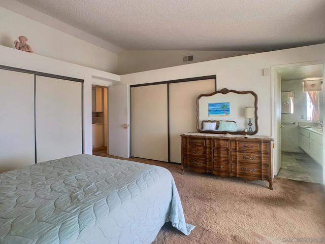 2552 Wind River Rd, El Cajon CA: https://media.crmls.org/mediaz/485df3ca-7e39-4c53-b365-5b86bff3aa7f.jpg