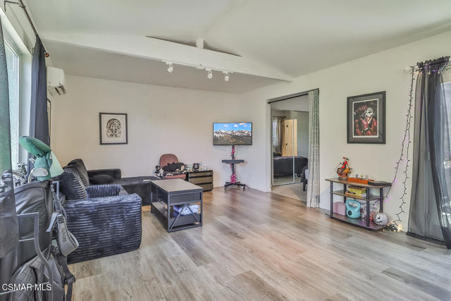 2433 Calle Narciso, Thousand Oaks CA: https://media.crmls.org/mediaz/485e1142-65de-4931-b51e-08fb8039b36c.jpg