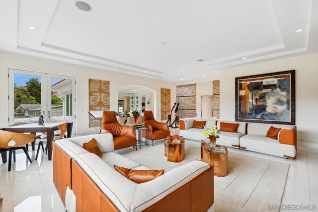 6617 Muirlands Dr, La Jolla CA: https://media.crmls.org/mediaz/485e2448-a9a3-4376-bd97-a13cdcfd303a.jpg
