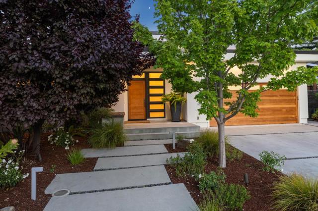 28 Politzer Drive, Menlo Park CA: https://media.crmls.org/mediaz/485e8756-621d-4885-8fbf-b76c1c0a6ea6.jpg