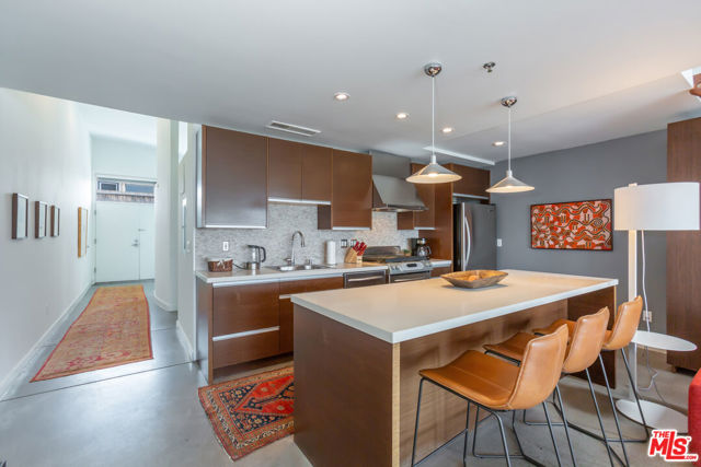 615 Hampton Drive, Venice CA: https://media.crmls.org/mediaz/485ece20-b51c-4140-9618-ec33d8304f5b.jpg