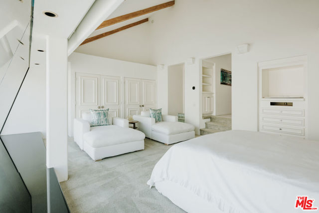 23614 Malibu Colony Road, Malibu CA: https://media.crmls.org/mediaz/485ed8ad-6fc4-4325-8146-62fe1cbff74d.jpg