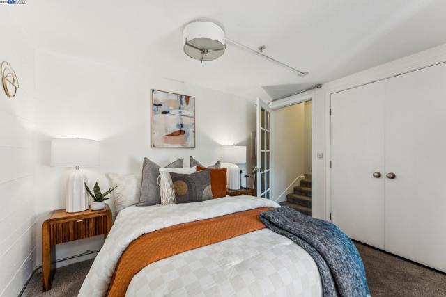 311 4th St, Oakland CA: https://media.crmls.org/mediaz/485f3562-da77-45e8-9432-004fa6a215b0.jpg