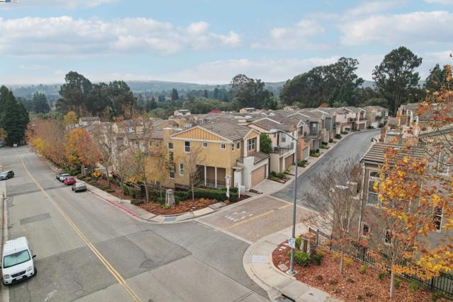 3364 Chartwell St, San Ramon CA: https://media.crmls.org/mediaz/485f5bf9-e1c8-403a-bf76-0ba79c48ff42.jpg