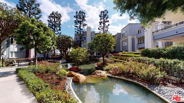 10120 Empyrean Way, Los Angeles CA: https://media.crmls.org/mediaz/485fb149-3a21-4cc5-b77f-3c64923ee0dd.jpg