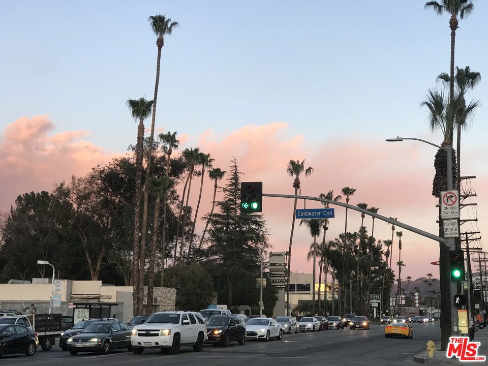 https://media.crmls.org/mediaz/4860b27f-785b-4a41-9331-05b1f8c90170.jpg?preset=X-Large