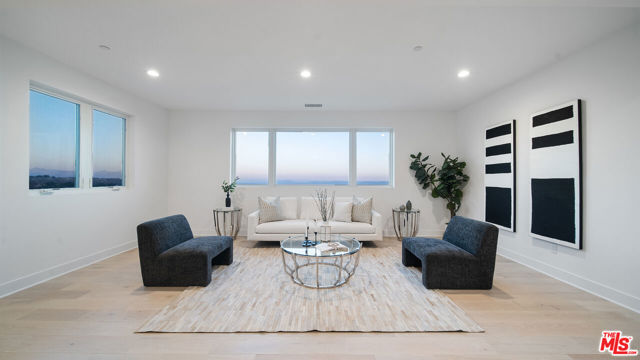 11782 N Hillsborough Lane, Porter Ranch CA: https://media.crmls.org/mediaz/48612265-920c-4ce7-a62a-ab6f517341e9.jpg