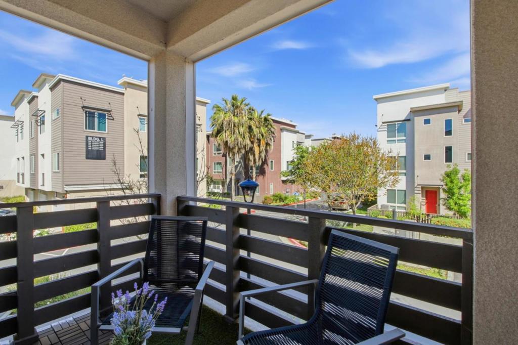 https://media.crmls.org/mediaz/4861633b-0beb-4823-8479-c15e353f507c.jpg?preset=X-Large