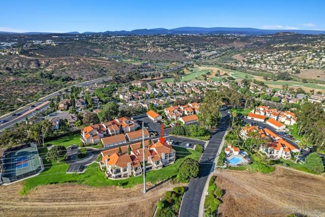 1914 Swallow Ln, Carlsbad CA: https://media.crmls.org/mediaz/4861a3f7-ae29-4098-b4e4-21425ed03466.jpg