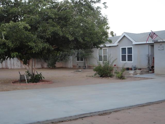 22545 El Centro Rd, Apple Valley CA: https://media.crmls.org/mediaz/4861da7e-9c6c-4373-8b6f-4fd808ec72a5.jpg