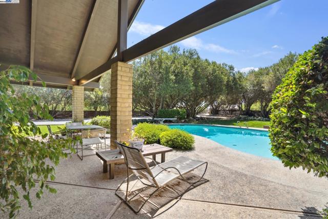 419 Burkhard Rd, Patterson CA: https://media.crmls.org/mediaz/4862261b-b50e-490a-8266-5af20b68a7e3.jpg