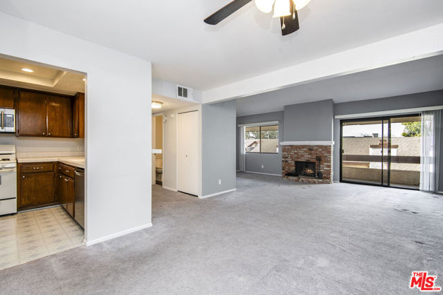 15155 Sherman Way, 58 photo 2