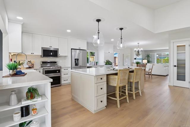 Detail Gallery Image 10 of 72 For 1358 Walnutview Dr, Encinitas,  CA 92024 - 4 Beds | 2 Baths