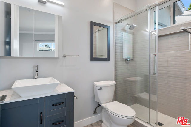 21037 Costanso St, Woodland Hills CA: https://media.crmls.org/mediaz/4862e51c-2e0d-4d80-84be-badc9d2699d3.jpg
