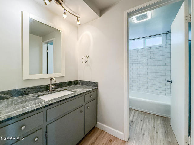 1251 Buckingham Drive, Thousand Oaks CA: https://media.crmls.org/mediaz/486395e4-58eb-4cab-a1f2-3c0d6a30ab5e.jpg