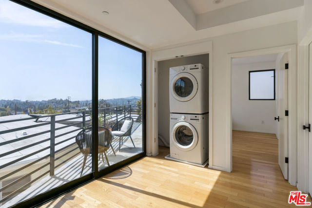 1403 Eagle Vista Drive, Los Angeles CA: https://media.crmls.org/mediaz/4863b4b5-99d8-4535-8ba8-8e1c63b64c1f.jpg