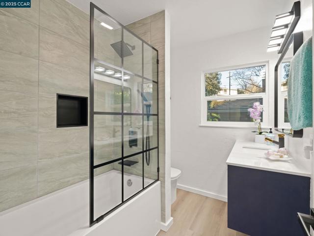 230 Fairlawn Dr, Berkeley CA: https://media.crmls.org/mediaz/486455fa-3ce0-42b0-b7d7-6c8b42a29bf5.jpg